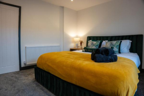 The Emerald Loft - Luxury Apartment in Derbyshire Ideal For Long Term Bookings - Free Parking